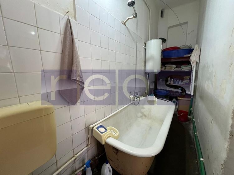 Casă individuală cu 4 camere cu Canalizare în Decebal