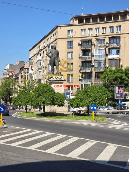 Apartament cu 3 camere în Regina Elisabeta