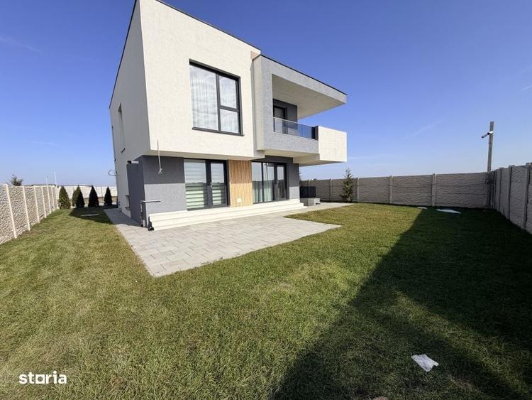 Casă cu 4 camere cu Teren 400 Mp în Domnești