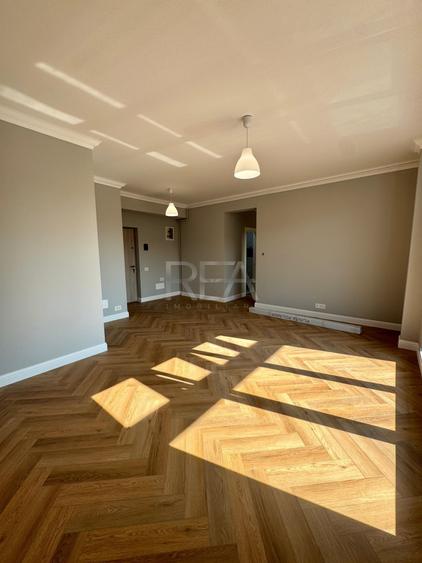 Apartament cu 3 camere decomandat în Aviației