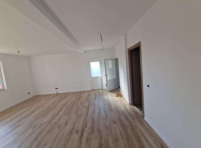 Casă cu 4 camere în Brănești