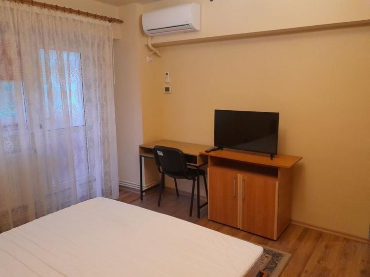 Garsonieră decomandată, mobilată în Barieră