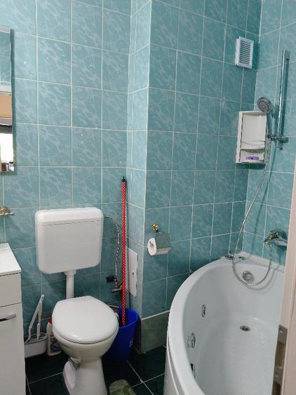 Apartament cu 3 camere decomandat în Clăbucet