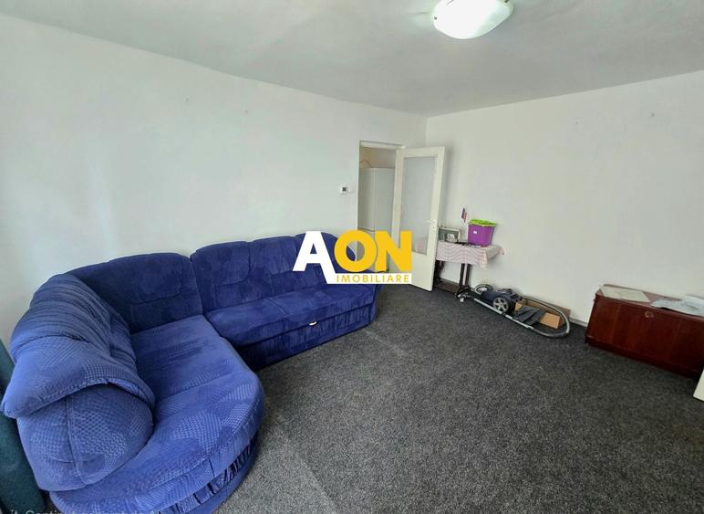 Apartament cu 2 camere semidecomandat, mobilat în Cetate
