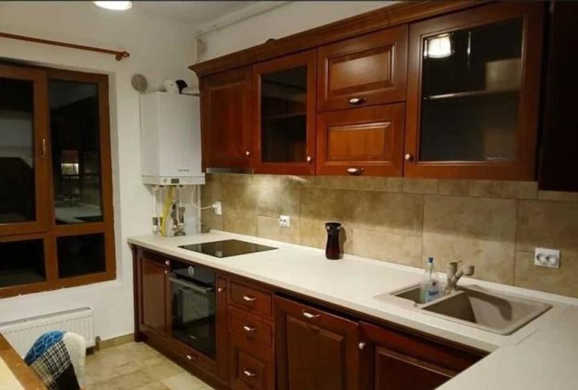 Apartament cu 3 camere decomandat, mobilat în Berceni