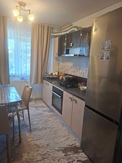 Apartament cu 3 camere semidecomandat în Central