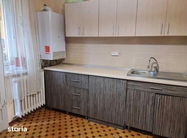 Apartament cu 4 camere decomandat în Central