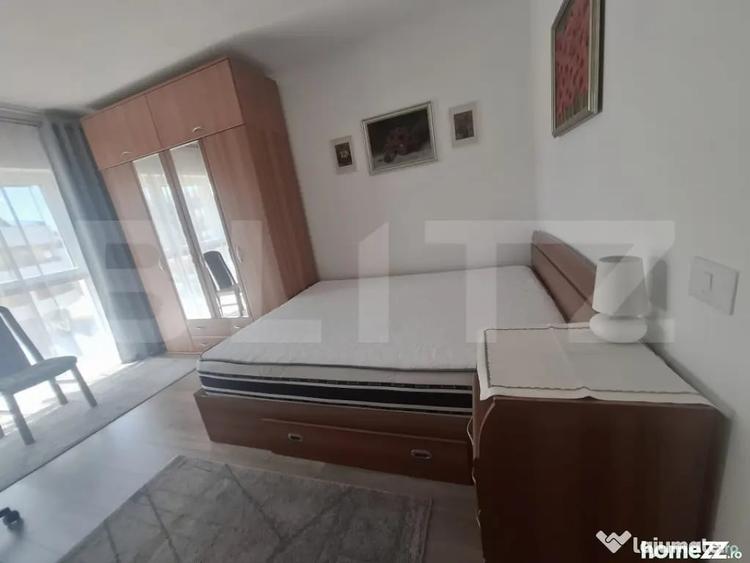 Apartament cu 3 camere decomandat în Tractorul