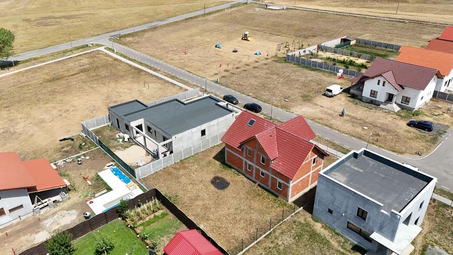 Casă individuală cu 7 camere cu Canalizare în Orțișoara