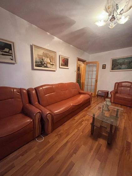 Apartament cu 3 camere decomandat în Metalurgie