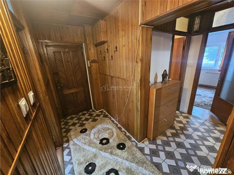 Apartament cu 3 camere decomandat, mobilat în Micro IV