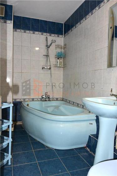 Apartament cu 3 camere decomandat, mobilat în 1 Decembrie