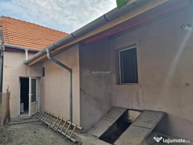 Casă cu 6 camere cu Teren 306 Mp în Muncitoresc