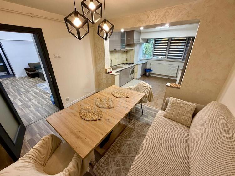 Apartament cu 2 camere semidecomandat, mobilat în 1 Mai