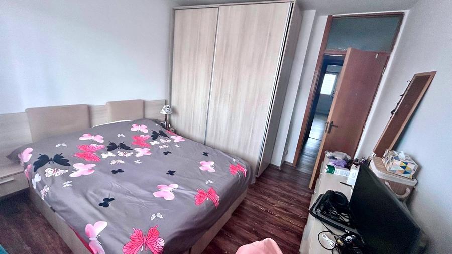 Apartament cu 3 camere semidecomandat, mobilat în Pantelimon