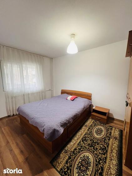 Apartament cu 2 camere semidecomandat, mobilat în Tei