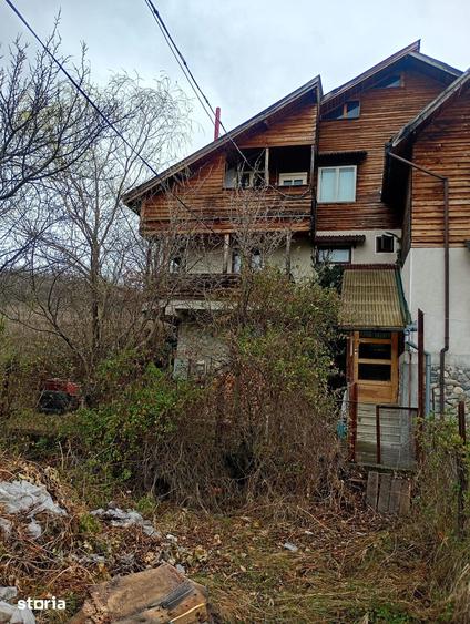 Casă cu 5 camere cu Teren 1000 Mp în Berislăvești