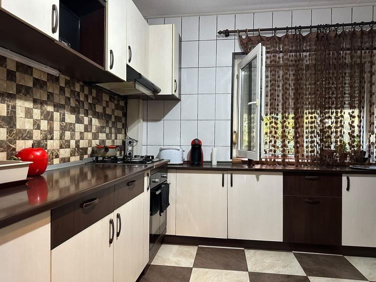 Apartament cu 2 camere decomandat, mobilat în Decebal