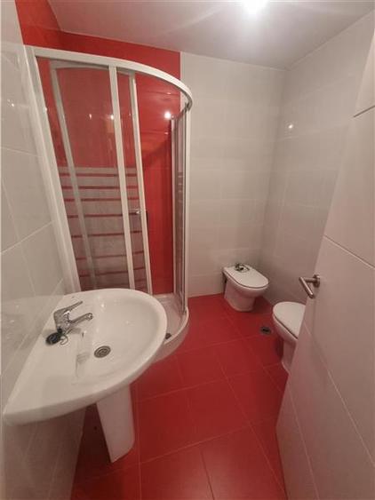 Penthouse cu 5 camere decomandat în 1 Mai