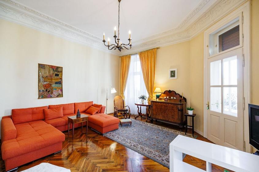 Apartament cu 3 camere semidecomandat, mobilat în Ultracentral