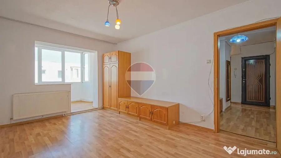 Apartament cu 3 camere semidecomandat în Nord