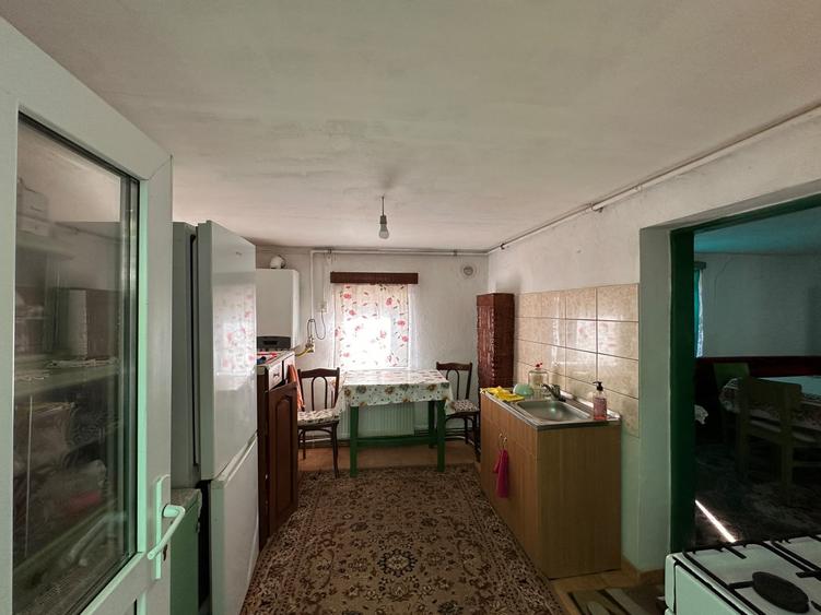 Casă individuală cu 4 camere cu Canalizare în Ghirodei