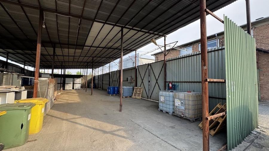 Spațiu comercial, de 1,300 mp, în Căzănești