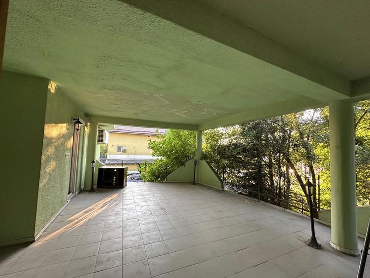 Apartament cu 3 camere decomandat în Exterior Vest