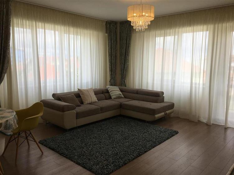 Apartament cu 3 camere decomandat, mobilat în Calea Dumbrăvii
