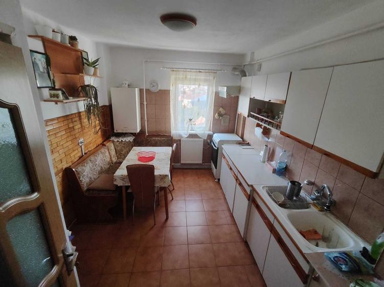 Apartament cu 3 camere decomandat în Calea Dumbrăvii