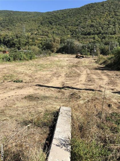 Teren de 4300 mp, în Central