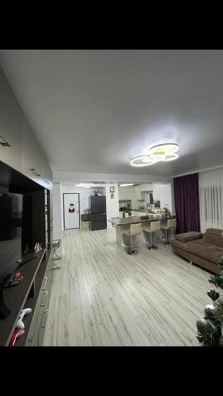 Apartament cu 3 camere decomandat, mobilat în Faleza Nord