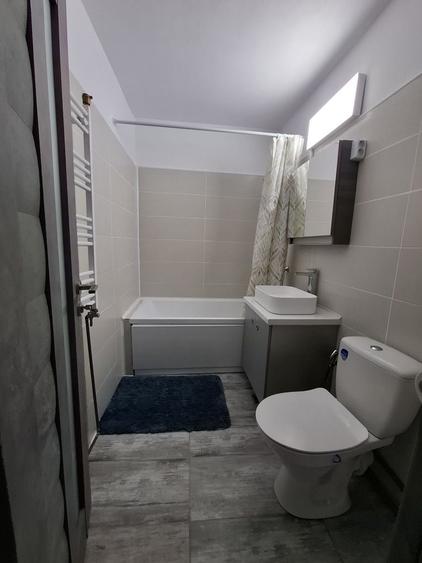 Apartament cu 2 camere semidecomandat în Satu Nou