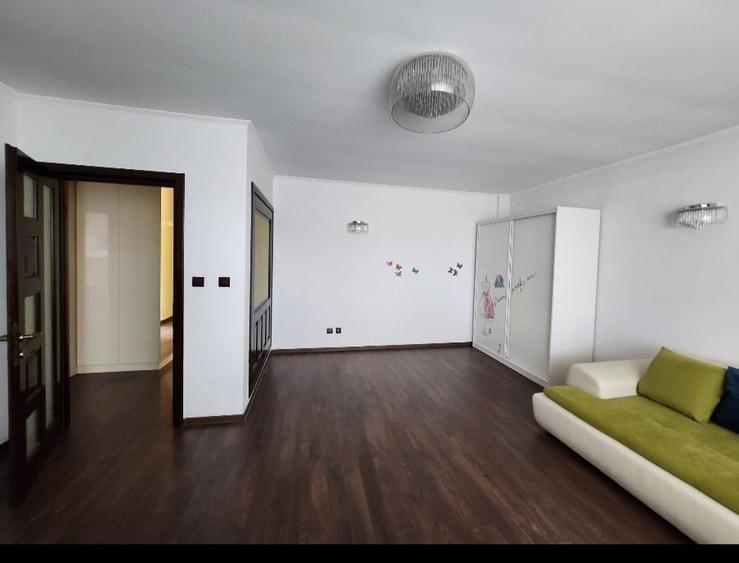 Apartament cu 3 camere decomandat, mobilat în Central