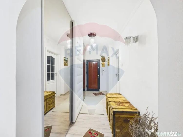 Apartament cu 4 camere semidecomandat în 13 Septembrie