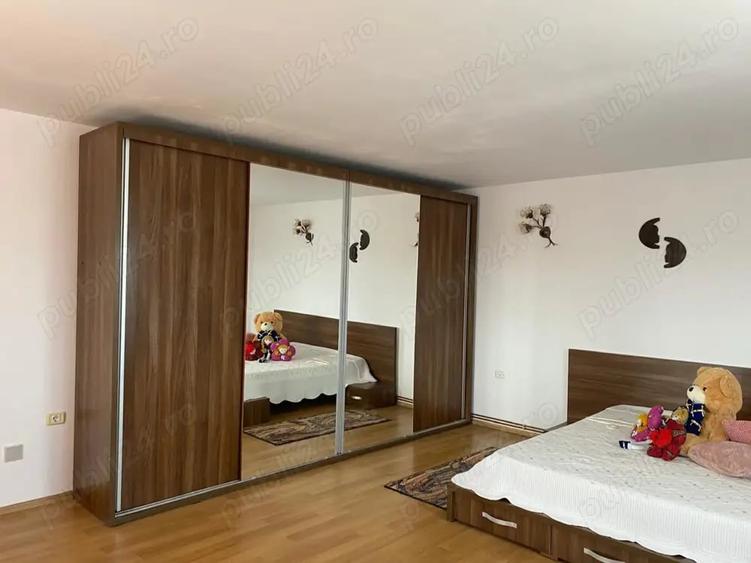 Casă cu 9 camere cu Teren 1500 Mp în Ceacu