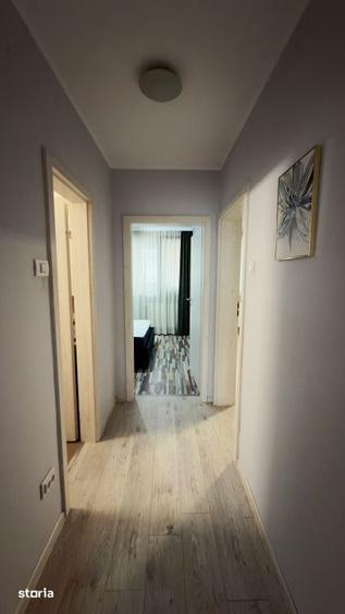 Apartament cu 3 camere semidecomandat, mobilat în Tei