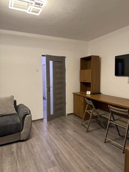 Apartament cu 2 camere semidecomandat în Podu Roș