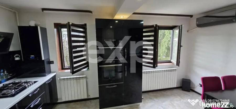 Apartament cu 3 camere semidecomandat în Micro 9