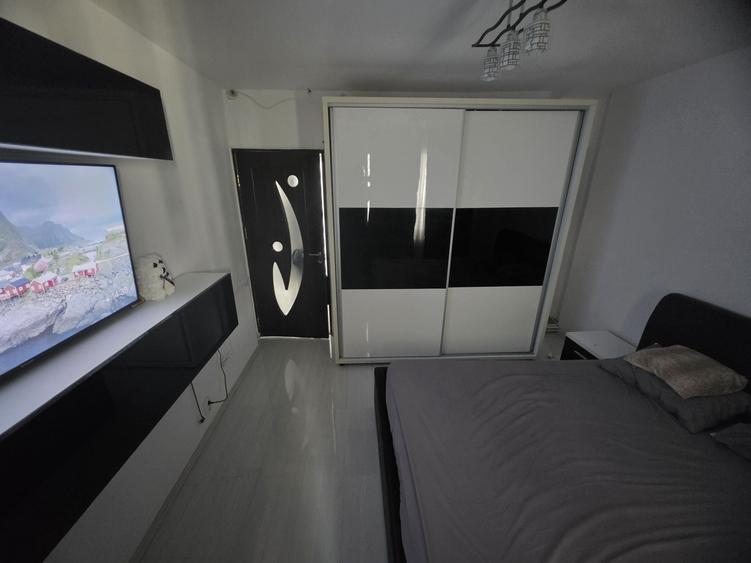 Apartament cu 4 camere decomandat în Nicolae Titulescu
