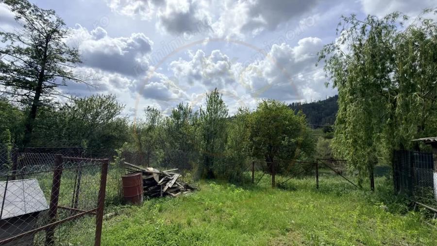 Casă cu 2 camere cu Teren 831 Mp în Central
