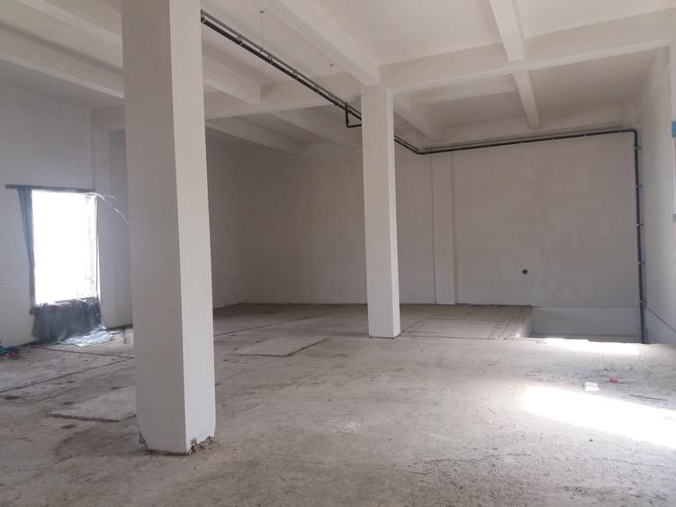 Spațiu comercial, de 2,000 mp, în Nord