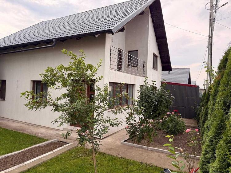 Casă cu 4 camere cu Teren 300 Mp în Ipotești