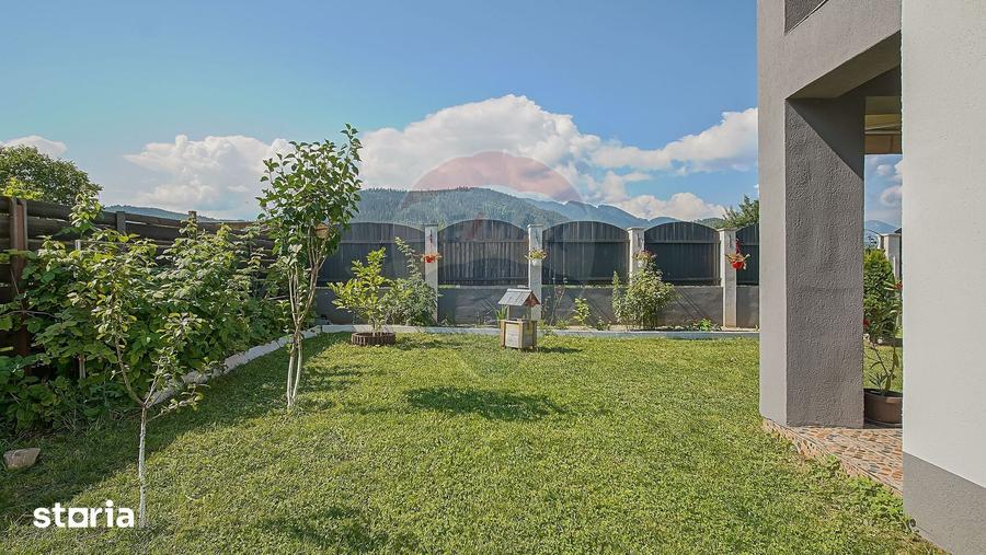 Casă cu 4 camere cu Teren 605 Mp în Florilor