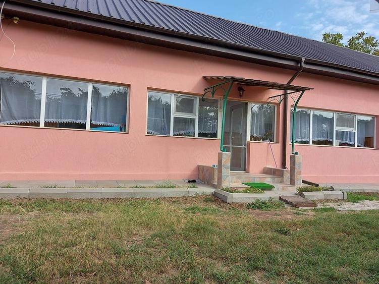 Casă cu 2 camere cu Teren 2251 Mp în Petrești