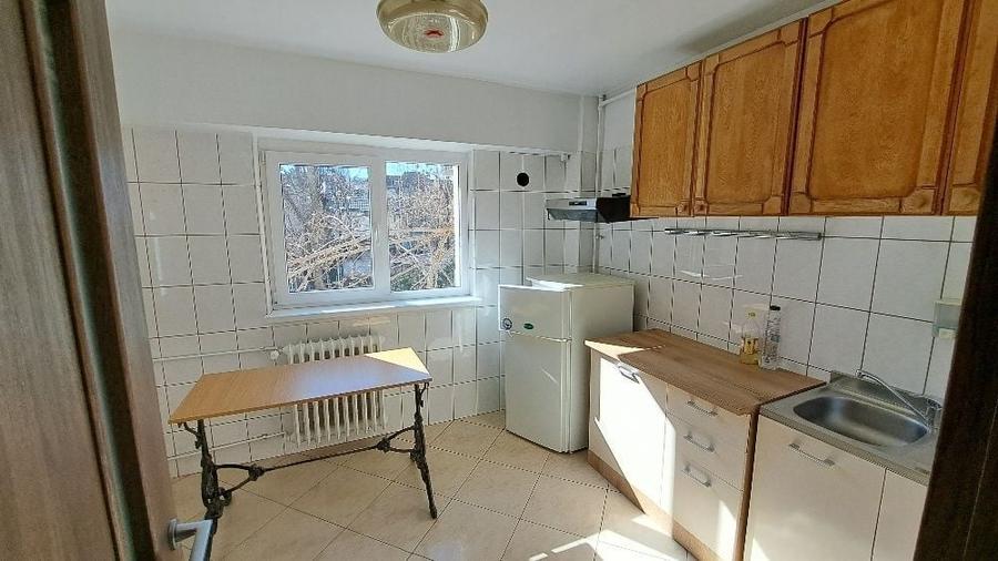 Apartament cu 3 camere decomandat în Dorobanți