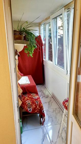 Apartament cu 3 camere decomandat în Berceni