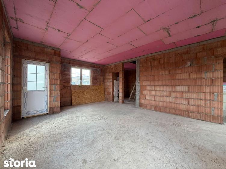 Casă cu 2 camere cu Teren 930 Mp în Moșnița Nouă