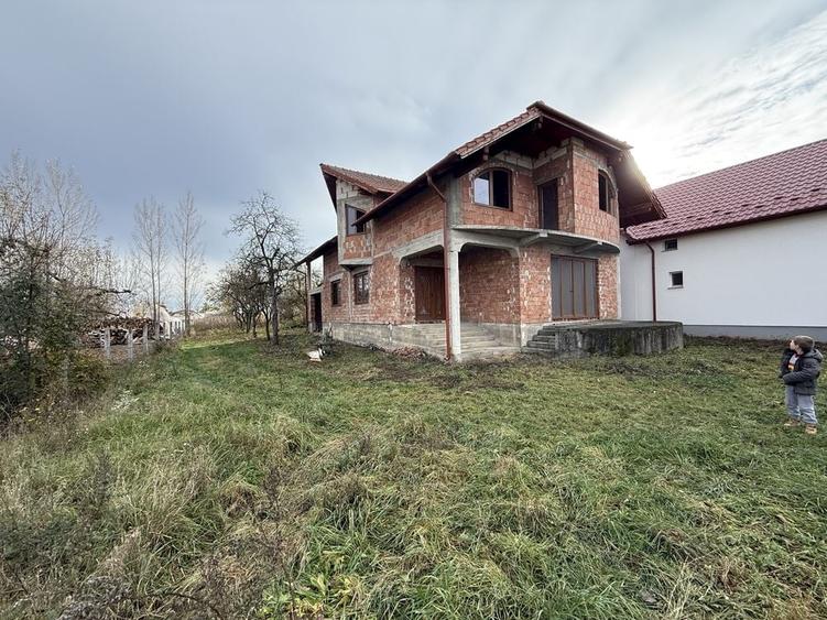 Casă cu 4 camere decomandat în Central