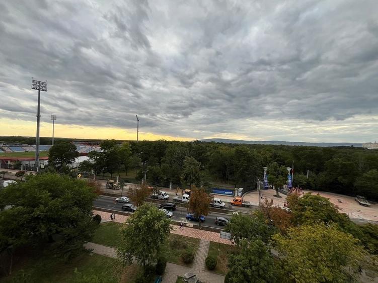 Garsonieră decomandată în Central